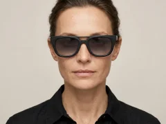 BS2012-1316_Black_Aviator_Acetate_sunglasses_corner-tryon_female