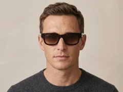 BS2012-1322_Tortoiseshell_Rectangular_Acetate_sunglasses-tryon_male