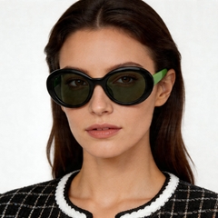 bs2012-1343_black_oval_acetate_sunglasses_model