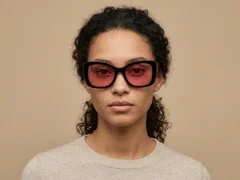 BS2012-1387_Black_Butterfly_Acetate_sunglasses_corner-tryon_female