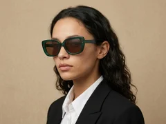 BS2012-1401_Green_Butterfly_Acetate_sunglasses_corner-tryon_female