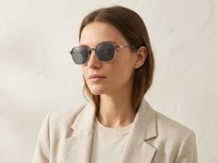 BS2012-1903_Silver_Rectangular_Metal_Sunglasses_corner-tryon_female