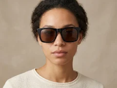 BS2012-2678_Black_Rectangular_Acetate_Sunglasses-tryon_female