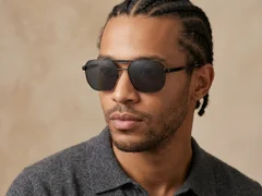 BS2012-2708_Black_Aviator_Metal_Sunglasses-tryon_male