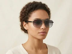 BS2012-2709_Grey_Aviator_Metal_Sunglasses-tryon_female