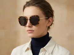 BS2012-2789_Tortoiseshell_Oval_Acetate_Sunglasses-tryon_female