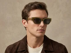 BS2012-2813_Green_Butterfly_Acetate_Sunglasses-tryon_male