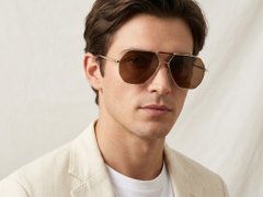 BS2012-2825_Golden_Aviator_Metal_Sunglasses-tryon_male