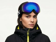 BS2019-0004_Black_Irregular_Plastic_Ski_Goggles_AI-tryon_female