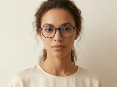 BS218-0505_Black_Rectangular_TR90_Glasses_corner-tryon_female