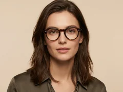 BS218-0682_Tortoiseshell_Oval_Acetate_Glasses-tryon_female