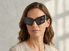 BS225-0019_Black_Butterfly_Plastic_Sunglasses-tryon_female
