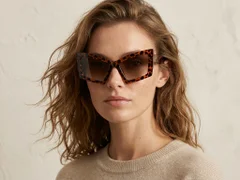 BS225-0020_Tortoiseshell_Butterfly_Plastic_Sunglasses-tryon_female
