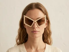 BS225-0022_Cream_Butterfly_Plastic_Sunglasses-tryon_female
