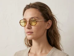 BS225-0057_Tortoiseshell_Oval_Plastic_Sunglasses-tryon_female
