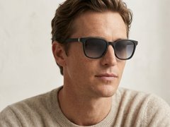 BS225-0089_Black_Rectangular_Plastic_Sunglasses-tryon_male