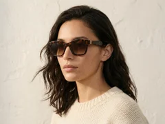 BS225-0127_Tortoiseshell_Rectangular_Plastic_Sunglasses_corner-tryon_female