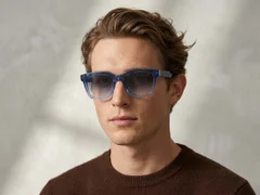 BS225-0128_Blue_Rectangular_Plastic_Sunglasses_corner-tryon_male