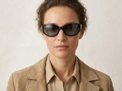 BS225-0137_Black_Butterfly_Plastic_Sunglasses-tryon_female