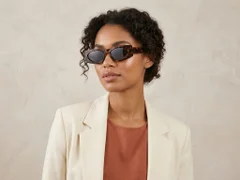 BS225-0149_Tortoiseshell_Rectangular_Plastic_Sunglasses-tryon_female