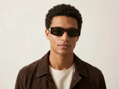 BS225-0151_Tortoiseshell_Rectangular_Plastic_Sunglasses-tryon_male