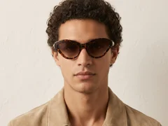 BS225-0158_Tortoiseshell_Butterfly_Plastic_Sunglasses-tryon_male