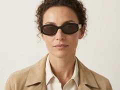 BS225-0169_Brown_Oval_Plastic_Sunglasses-tryon_female