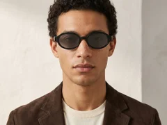 BS225-0173_Black_Oval_Plastic_Sunglasses-tryon_male