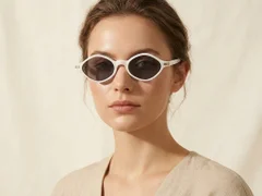 BS2408-0006_White_Geometric_Plastic_Sunglasses-tryon_female
