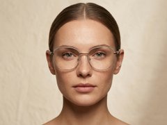 BS2425-0497_Blue_Butterfly_Metal_Glasses_corner-tryon_female
