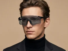 BS2426-0001_Black_Aviator_Plastic_Sunglasses-tryon_male