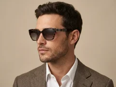 BS2503-0017_Tortoiseshell_Butterfly_Plastic_Sunglasses_corner-tryon_male