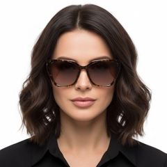 bs2503-0017_tortoiseshell_butterfly_plastic_sunglasses_model