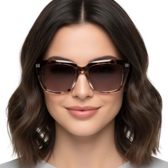 BS2503-0019_Tortoiseshell_Rectangular_Plastic_Sunglasses_model