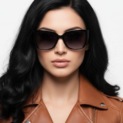 bs2503-0021_black_rectangular_plastic_sunglasses_model