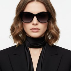 bs2503-0024_black_oval_plastic_sunglasses_model