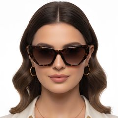 BS2503-0029_Tortoiseshell_Butterfly_Plastic_Sunglasses_model
