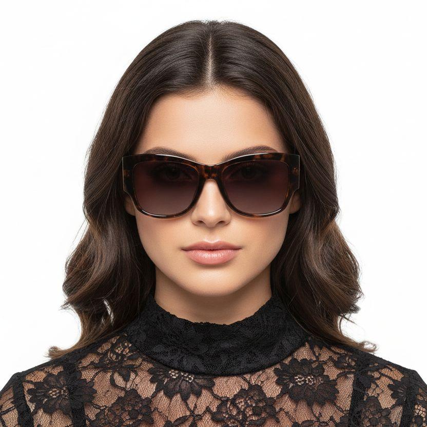 bs2503-0033_tortoiseshell_butterfly_plastic_sunglasses_model