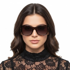 bs2503-0033_tortoiseshell_butterfly_plastic_sunglasses_model