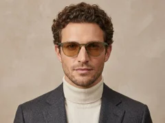 BS2503-0105_Green_Oval_Plastic_Sunglasses-tryon_male