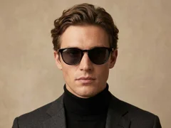 BS2503-0107_Black_Oval_Plastic_Sunglasses-tryon_male