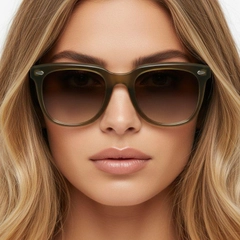 bs2503-0110_green_rectangular_plastic_sunglasses_model