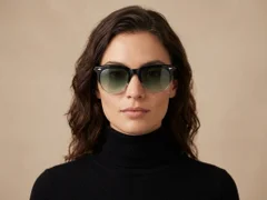 BS2503-0112_Black_Rectangular_Plastic_Sunglasses-tryon_female