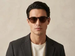 BS2503-0117_Brown_Oval_Plastic_Sunglasses-tryon_male