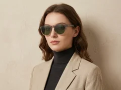 BS2503-0118_Grey_Oval_Plastic_Sunglasses-tryon_female