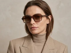 BS2503-0126_Brown_Rectangular_Plastic_Sunglasses-tryon_female