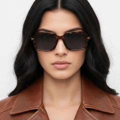 bs2503-0127_tortoiseshell_rectangular_plastic_sunglasses_model