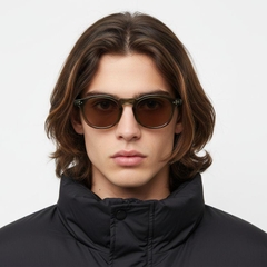 bs2503-0132_brown_oval_plastic_sunglasses_model