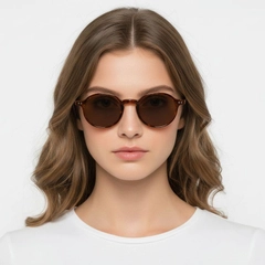 bs2503-0134_tortoiseshell_oval_plastic_sunglasses_model