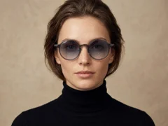 BS2503-0135_Grey_Oval_Plastic_Sunglasses-tryon_female